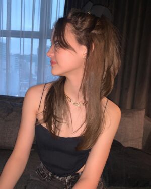 Ella McKenzie Instagram - 🖤