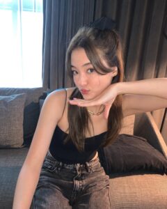 Ella McKenzie Instagram - 🖤