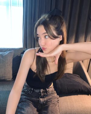 Ella McKenzie Instagram - 🖤