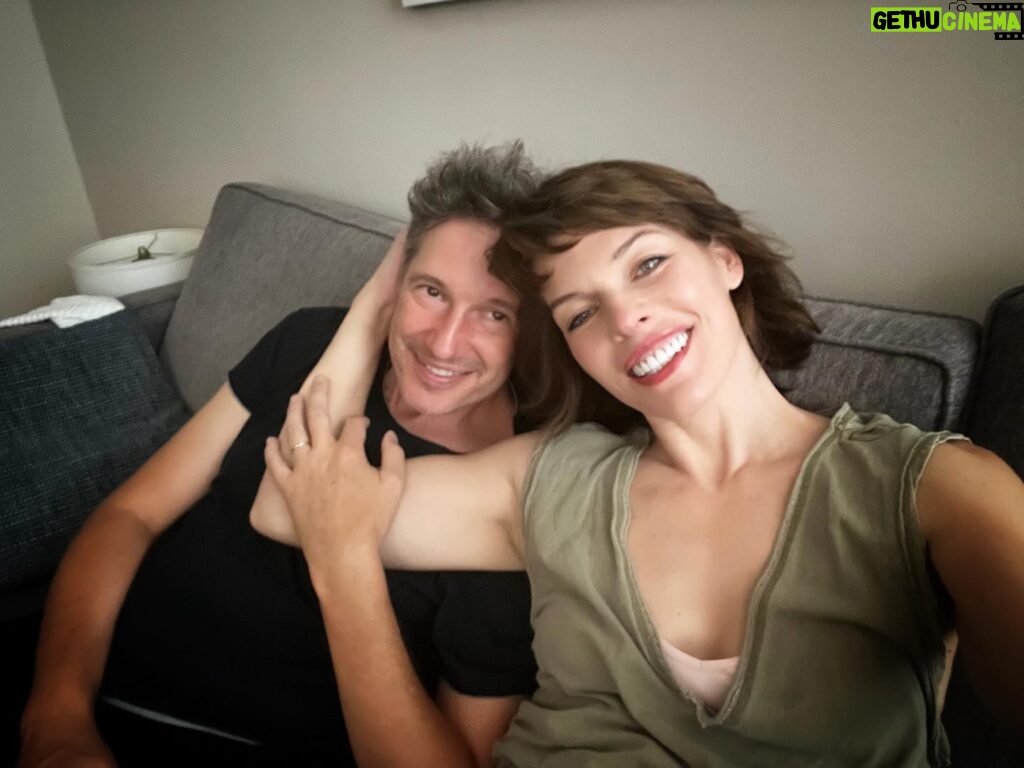 Milla Jovovich Instagram - So lucky to have spent the weekend with my amazing husband. He came to visit me while I’m co-starring alongside @iamjhud, @iamquvenzhane @raulcastillo and #samworthington in our movie “Breathe” directed by @stefonbristol! It’s been a tough shoot for everyone, the heat in Philly is off the charts and we’re wearing face masks as in this movie earth has no more air, so me and my cast mates are sweating our asses off😂 Saying that, everyone is so full of fun and positivity, it’s an absolute honor and pleasure to be here sweating alongside them! 🥳🥳🥳😅