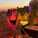 Burcu Biricik Instagram - Mode on 🤸‍♂️🤘
📸 @sumeyyebiricik