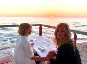 Vanessa Incontrada Instagram - Un tramonto condiviso con l’amore più forte che ho... mia sorella Alice 😊❤️