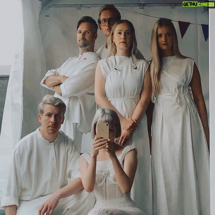 Aurora Aksnes Instagram - The band.
Ready.

@oyafestivalen 
Keyboardman
@producedbymagnus 
@fredriksvabo 
@theamilie 
@amalieholtkleive