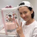 Song Ji-hyo Instagram - 덕분에 행복한 생일 주간을 
보내고 있습니다 
다들 늦여름 건강 유의하셨으면 해요 
감사합니다✨