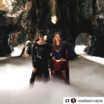 Melissa Benoist Instagram - 👯‍♀️🖤👯‍♀️
・・・
Enemies or Friends? You choose. With my dream girl @melissabenoist #ReignxSupergirl 💥