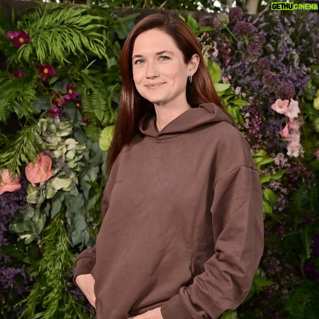Bonnie Wright Instagram - I’m very much an introvert but when I can be in a room full of storytellers, climate champions and material scientists. I’m there. Thanks @pangaia for a beautiful evening and further confirming my love for your cozy climate nerd friendly clothes 🌎🌍🌏 @thealist.us @regeneration.vc @commontablecreative @kennyscharf 
photos @stefaniekeenan