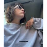 Claudia Salas Instagram - 1.- Estás fotos me las ha hecho Martina. Que es pequeña y no tiene Instagram, porque los niños pequeños con Instagram; cap sentit.

2.- Mañana me voy de vacaciones.

3.- Con dios amiguitxs. Hasta más ver. Ciao Madrid.

4.- 🌹.