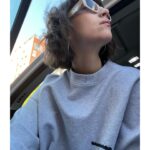 Claudia Salas Instagram - 1.- Estás fotos me las ha hecho Martina. Que es pequeña y no tiene Instagram, porque los niños pequeños con Instagram; cap sentit.

2.- Mañana me voy de vacaciones.

3.- Con dios amiguitxs. Hasta más ver. Ciao Madrid.

4.- 🌹.