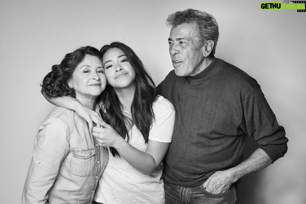 Gina Rodriguez Instagram - When your phone reminds you how blessed you are. Can’t wait to be a parent like these two 😍🥰 #MamaAndPapa