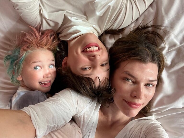 Milla Jovovich Instagram - Oui Oui Baguette! The Jovovich-Anderson Clan sans bébé have arrived in Paris pour fashion week! Well, actually @everanderson is the only one who’s actually doing fashion week stuff and the rest of us are just hangers on, mooching off our eldest✊😂🥳 Thanks Evs, @veesback @chrissbrenner and @miumiu for this amazing family trip!🥰🥰🥰