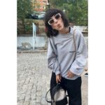 Claudia Salas Instagram - 1.- Estás fotos me las ha hecho Martina. Que es pequeña y no tiene Instagram, porque los niños pequeños con Instagram; cap sentit.

2.- Mañana me voy de vacaciones.

3.- Con dios amiguitxs. Hasta más ver. Ciao Madrid.

4.- 🌹.