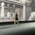 Nana Komatsu Instagram - @chanelofficial Spring Summer 2023

2年10ヶ月ぶりのパリでCHANELのshow🇫🇷
会場は360°スクリーンで囲まれた空間。
今までのコレクションとは雰囲気もガラッと変わり、セクシーさもありながらその人が持つしなやかな身体のラインと素材が組み合わさって息を呑む美しさだった。
こっちまでドキッとしてしまう、ミステリアスな雰囲気が漂ったコレクションでした！

あぁ、楽しすぎたなぁ。
次のコレクションは
どんな感じなんだろう、待ち遠しい。

Thank you for @chanelofficial 🌹
#chanelspringsummer