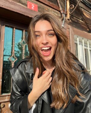 Cemre Baysel Instagram - ☀️