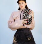 Maude Apatow Instagram - And just like that... #FendiBaguette 💫 @fendi #ad 

@cibellelevi