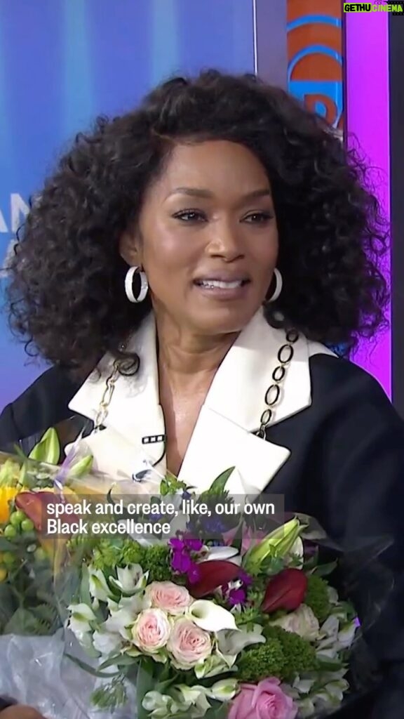 Angela Bassett Instagram - Angela Bassett got her start at the School of Drama at Yale and even started a program there called FOLKS in the 1980s for aspiring Black artists. The “Black Panther: Wakanda Forever” star gets surprised when two recent graduates join her live to thank her for creating a space for them 💖.