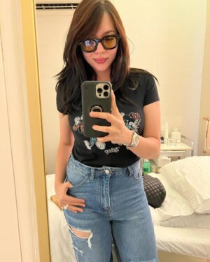 Julia Montes Instagram - Avignon Day …. prepping for the movie 🎥 ❤️ 

@avignonclinic @christophercachuela thank you for taking care of me love you 😘