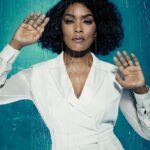 Angela Bassett Instagram - Mother, daughter and the man who has our backs! 💙

#WakandaForever