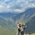 Georgina Amorós Instagram - 50km perdidos por las montañas entre ruinas incas, sin rodillas pero en muy buena compañía 🏹🖤