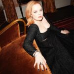 Nicola Coughlan Instagram - 🖤Glamour Women of the Year Awards 🖤

Thank you so much @glamouruk for honouring me with TV Actor of the Year last night it means the world 

Pictures by @zoemcconnell taken at @the_arts_club 

Styled by @aimeecroysdill wearing custom @emiliawickstead 
Jewels by @swarovski 
Makeup @neilyoungbeauty 
Hair @halleybrisker colour by @mrjasonhogan @joshwood 
Nails by @michelleclassnails 
Skin prep @shanecooperuk 
@vrwpublicity