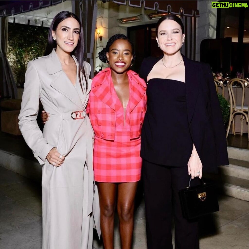 Amanda Gorman Instagram - Last week, I had the pleasure of joining the @esteelauderconpanies and @vitalvoices to celebrate the @esteelauder Emerging Leaders Fund, which supports women leaders through advocacy and mentorship. It was an incredibly special night, shared with so many inspiring and tenacious women who continue to do the work to advance women everywhere! We must continue to ask ourselves how we can use our power to empower others, not only to lead differently, but to lead better 💛

#EmergingLeadersFund