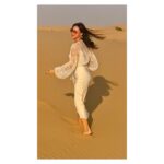 Şevval Sam Instagram - EN SEVDİĞİMMM ELBİSELERİM 🌺⭐️🤩@tarikedizofficial 💃🏻 
Sahne olsun, özel organizasyonlarda olsun, özel hayatımda olsun…hep yanımda olduğunuz için çok teşekkür ederim…
🤍🤍🤍🤍🤍🤍🤍🤍🤍
Elbise ve Bolero @tarikedizofficial 
Styling @816styling 
@sburcucam @mina.tanay