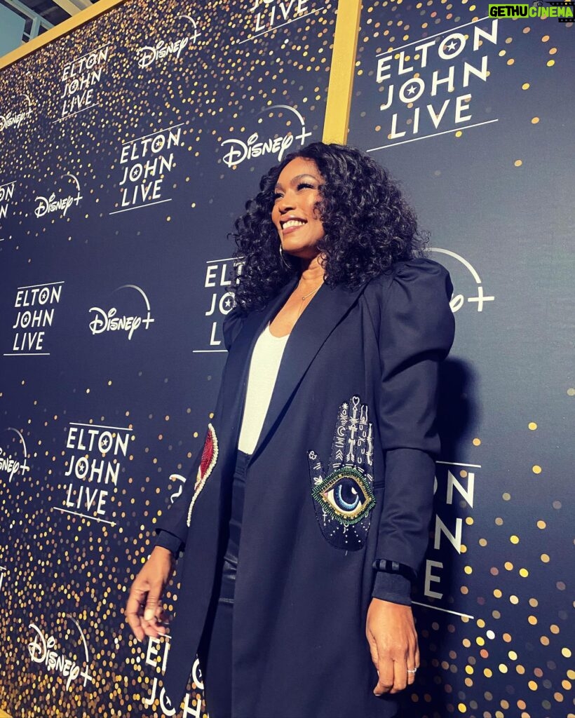 Angela Bassett Instagram - Hey Everybody you good? Topping off a fab weekend with the concert of a lifetime: celebrating THE icon @eltonjohn ! @courtneybvance are gonna dance right down memory lane! @disneyplus @nicolaparish #eltonfarewelltour #eltonlive