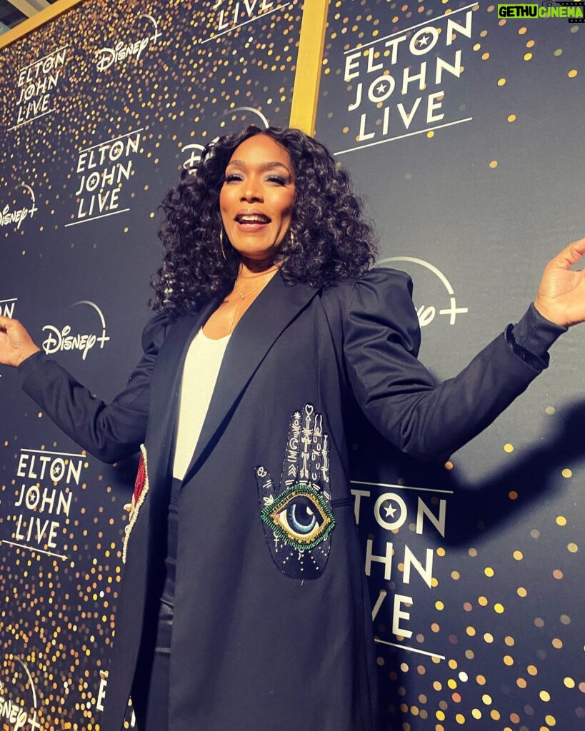 Angela Bassett Instagram - Hey Everybody you good? Topping off a fab weekend with the concert of a lifetime: celebrating THE icon @eltonjohn ! @courtneybvance are gonna dance right down memory lane! @disneyplus @nicolaparish #eltonfarewelltour #eltonlive