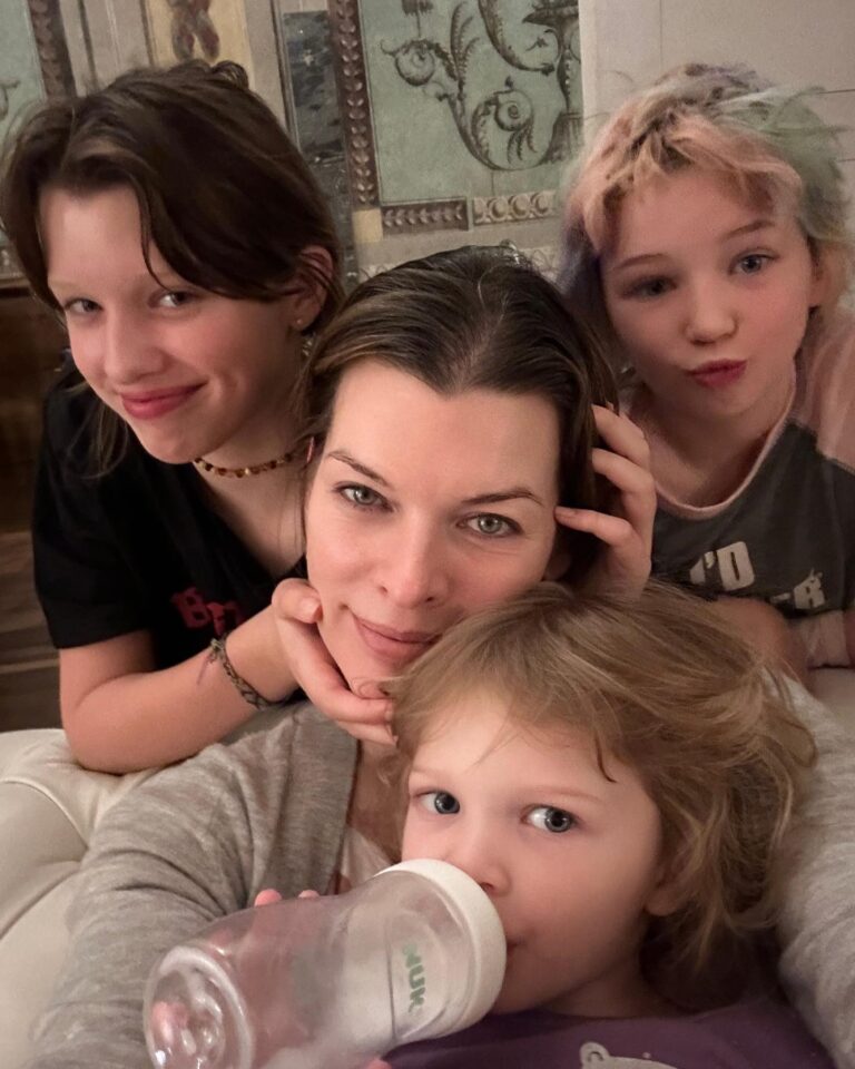 Milla Jovovich Instagram - 5am wrap. But I managed to peel my face off the pillow after 4 hours  to get all my ladies together. One pic. All in focus. I would call that a win. Units 1,2 and 3 all in sync for one moment. My eldest is even posing me to make sure my best side is highlighted. Thanks @everanderson for always having my back. Enter my happy place.❤️