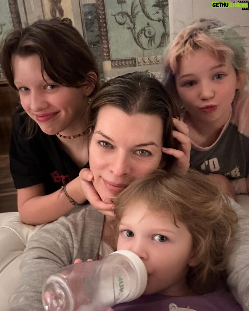 Milla Jovovich Instagram - 5am wrap. But I managed to peel my face off the pillow after 4 hours  to get all my ladies together. One pic. All in focus. I would call that a win. Units 1,2 and 3 all in sync for one moment. My eldest is even posing me to make sure my best side is highlighted. Thanks @everanderson for always having my back. Enter my happy place.❤️