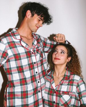 Sofie Dossi Instagram - Getting into the holiday spirit 🎁 What present do you want for the holidays?
