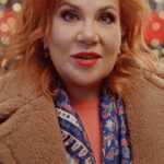Marina Fedunkiv Instagram - На Новый год все же лучше закупаться заранее, а не так как я в последнюю минуту! Благо, что «Магнит» есть рядом с домом, с ним процесс покупки и проще, и дешевле. Ассортимент такой, что глаза разбегаются, главное потом покупки домой унести!
В общем, не теряем времени — объявляю подготовку к Новому году открытой!

#федункив #маринафедункив #новыйгод #магнит