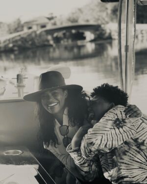 Nia Long Instagram - This is love! 😘