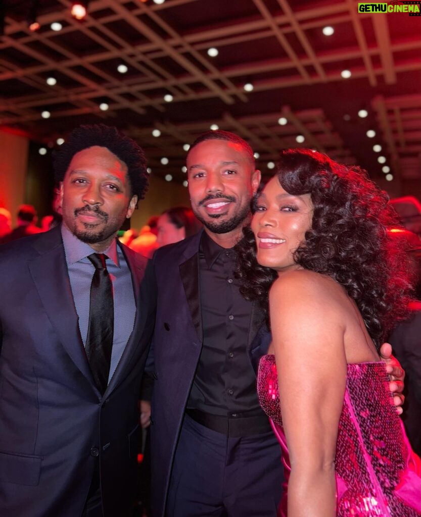 Angela Bassett Instagram - Hey Everybody you good?

The room was filled with so much love, I just wanted to bottle it up and save it for a rainy day 💗 

Thank you @criticschoice @ccblackcinema for the Career Achievement Award, I’m honored ✨

Hair: @hairjunkierandy 
Makeup: @dandremichael 
Stylist: @jlynnstyle18 
Trainer: @getfitbyrob
Jewelry: @gismondi1754