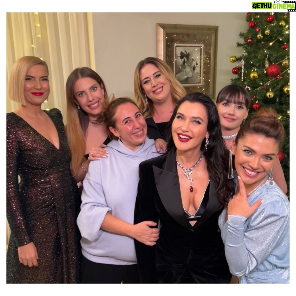 Şevval Sam Instagram - ❤️❤️❤️❤️❤️❤️❤️
#yasakelmakadınları 
@yasakelmafox 
@shebnemdonmez 
@eda.ece  @eceerdek  @melisadogu @sevdaerginci @bdamlayilmaz 
@medyapimresmi