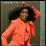 Angela Bassett Instagram - Hey Everybody you good? Enjoyed a lovely day talking to such lovely women 🧡 

Stylist: @jlynnstyle18 
Makeup: @dandremichael 
Hair: @hairjunkierandy 
Trainer: @getfitbyrob 
📷: @therealchristinahouse