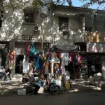 Nana Komatsu Instagram - @chanelofficial in Dakar 🇸🇳

歴史・文学・音楽・映画
職人・ファッション・アートに沢山触れてきました。
ゴレ島の歴史は言葉には表せられない事実を突きつけられたものだったけど、自分がその土地に足を踏み入れて聞いたり見たり知る事が1番の真実で事実なんだと感じました。想像や情報だけだと惑わされたり、それを本当だと思う事が恐いこと。

だから今回ダカールに来たことは
とても意味のあるものでした。
旅の中で観た景色は、
その日その日の生きている人達の生活を感じた。
沢山学ぶ事だらけだったな！

自分自身で感じる事がいかに大事か。

とにかく、ダカールに魅了されっぱなしの
スペシャルな旅でした✈️🇸🇳
また訪れたい場所です。
@chanelofficial 
#chanelmetiersdart