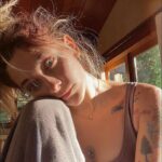 Paris Jackson Instagram - my my such a sweet thing
i wanna do everything
what a beautiful feeling
crimson and clover
