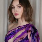 Maude Apatow Instagram - 💜🦄🍇💟🙋‍♀️
