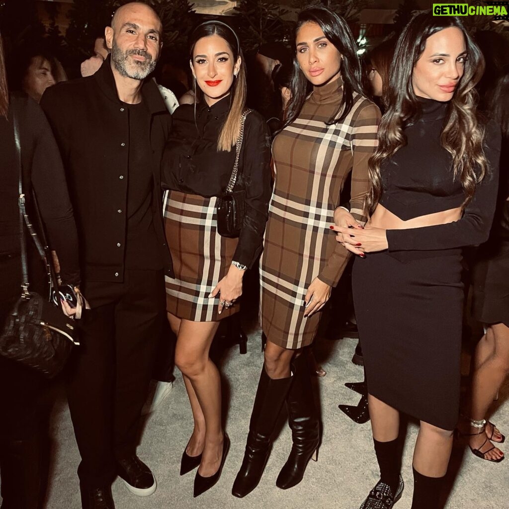 Amina Khalil Instagram - A few nights ago, with @burberry 🤎❄️ #burberryfestive