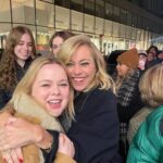 Nicola Coughlan Instagram - 🎄MiniHol NY 🍎 

Thank you @editionnewyork for having us in your comfy beds 
Thank you @aerlingus for getting us there in style
Thank you @suttonstracke for when I shouted at you “Jealous of what?!” You responded “your ugly leather shoes”❤️