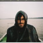 Georgina Amorós Instagram - En medio del Amazonas empezó a diluviar y se paró el motor. El día anterior habíamos visto caimanes y tarántulas. Diegui me dijo que ese viaje era lo más aventurero que haríamos. Aunque yo con él me da igual estar parada en un flotador rodeada de caimanes y pirañas. 🐊🦥