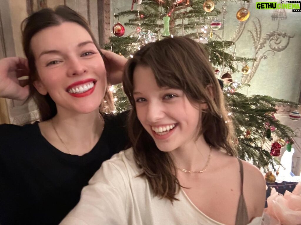 Milla Jovovich Instagram - Happy Holidays from our family to you all! We’re so lucky to be taking a winter break so the cast and crew of my new film IN THE LOST LANDS can see their families and just rest from the crazy schedule we’ve been keeping. They have worked so hard to make our movie as amazing as possible and I can’t tell you how much i see and appreciate their hard work. We’ll finish the movie after the new year, but till then, it’s family time and just enjoying some time off to appreciate our loved ones. I send you all so much love and I truly hope this New Year brings us all closer to everything we wish and pray for. Xo m❤️❤️❤️ p.s. thank you so much @loratelier for my gorgeous gold chain necklace!! It’s what I really wanted for my vanity on Christmas😂🙏