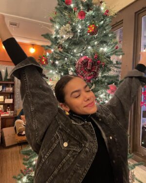 Antonia Gentry Instagram - late but happy holidays haha weee

📸: my mother