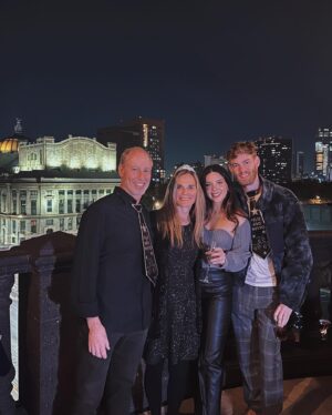 Sheryl Rubio Instagram - Hola 2023! empecé este año con mis personas favoritas, en uno de mis lugares favoritos ❤️ gracias @sabanagrandefood por una noche maravillosa!