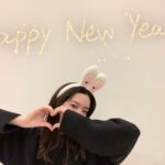 Mei Nagano Instagram - ・
あけましておめでとうございます🌅
2023年！！私は年女🐰
楽しく穏やかに過ごせますように。
本年も宜しくお願いします🫶
#カチューシャまでつけちゃって
#年女ってなんか嬉しい笑