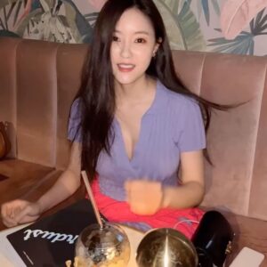Hyomin Instagram - Moment of Love 2022 🤎
여러모로 나에겐 선물 같았던 2022년. 고마웠어~ 안녕!