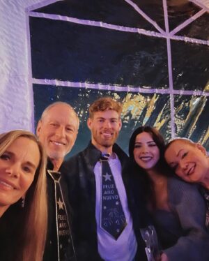 Sheryl Rubio Instagram - Hola 2023! empecé este año con mis personas favoritas, en uno de mis lugares favoritos ❤️ gracias @sabanagrandefood por una noche maravillosa!