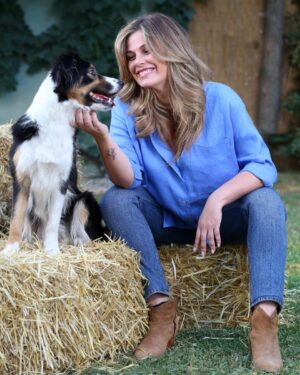 Vanessa Incontrada Instagram - Un cuore grande come la sua terra, l’amore per gli animali e un fiuto straordinario per i sospettati! 
Chi è che può unire tutto questo? Certo, è lei: la nostra Fosca! 
Ci vediamo stasera in prima serata su Canale 5! 😉

#FoscaInnocenti #Fosca2 #Canale5 
#VanessaIncontrada #FrancescoArca #BanijayStudiosItaly @mediaset_fiction @qui_mediaset @mediasetinfinity @banijaystudios