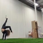 Sofie Dossi Instagram - Throwing knives with my feet today 🥰🔪