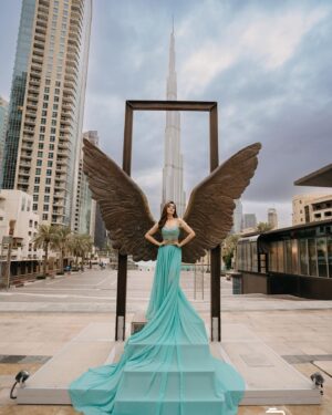 Bidya Sinha Saha Mim Instagram - Spread your wings and soar. 🖤

P.c- @redwanrajuphotographydxb 
Wearing- @meherofficials